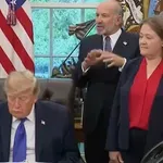 Ντόναλντ Τραμπ: Τελικά αποκοιμήθηκε στο Οβάλ γραφείο σε live μετάδοση – Το πάρτι στα social media (Βίντεο)