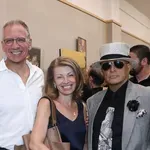 Μέγαρο του Φιλολογικού Συλλόγου «Παρνασσός» – Το αδιαχώρητο στα εγκαίνια της έκθεσης Visions of Maria που είναι αφιερωμένη στη Μαρία Κάλλα