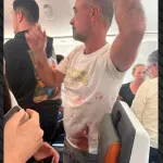 «Τράβηξα τα χειριστήρια και σταμάτησε η πτώση»: Η συγκλονιστική περιγραφή του άνδρα που ακινητοποίησε τον πιλότο (Βίντεο)