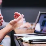 Πόσο απειλεί η τεχνητή νοημοσύνη τη μετάφραση;