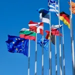 Κομισιόν: Κινεί διαδικασίες εναντίον της Ελλάδας για μη συμμόρφωση με ευρωπαϊκές οδηγίες