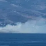 Blue Carrier 2: Σε ύφεση η φωτιά – Παραμένει ανοιχτά της Τήνου και επιχειρούν να αποτρέψουν τη βύθιση