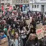 Γερμανία: Μαζικές κινητοποιήσεις μαθητών κατά της στρατιωτικής θητείας – «Δεν θέλουμε να καταταγούμε» (Βίντεο)