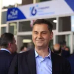 Τα «μαζεύει» ο Θεοχάρης για τους «κακομοίρηδες» μετά το σάλο: «Εξέφρασα μια λανθασμένη φράση» παραδέχεται στον Alpha 98.9
