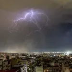 Βροχές στο Ιόνιο και καταιγίδες στα ορεινά, με άνοδο θερμοκρασίας