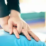 ΕΚΠΑ: Φοιτήτρια Ιατρικής έσωσε τη ζωή άνδρα που έπαθε ανακοπή έξω από τη Σχολή