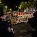 Ισπανία: Η έξωση μιας 87χρονης προκαλεί οργή – Χιλιάδες διαδηλωτές στους δρόμους για το στεγαστικό (Βίντεο)