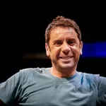 Γιώργος Μαζωνάκης: Ο 14χρονος ανιψιός του τραγούδησε «Ώρες Μικρές» – «Ήταν ένας από τους τρόπους μου να τον αποχαιρετήσω»