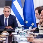 Το πακέτο μέτρων για τα καύσιμα: Η κυβέρνηση αγωνιά για το ράλι των τιμών και την ακρίβεια που θα φέρει στα τρόφιμα  – Οι Βρυξέλλες και ο φόβος νέων ανατιμήσεων