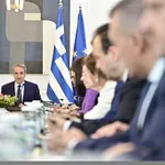 Πυρ ομαδόν από αντιπολίτευση για τα νέα μέτρα – Επίθεση σε κυβέρνηση και Μητσοτάκη για την ακρίβεια