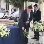 Πέντε χρόνια από τον θάνατο της Φώφης Γεννηματά: Ο σύζυγός της και ο γιος της στο μνήμα – Οι πρώτες εικόνες από το μνημόσυνο