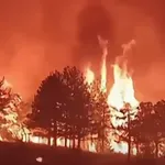 Ανεξέλεγκτη μαίνεται η πυρκαγιά στο Σουφλί