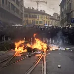 Ιταλία: Χάος για δεύτερη ημέρα στο Μιλάνο – Λεηλασίες σε σούπερ μάρκετ και καταστήματα, δεκάδες προσαγωγές και έκτακτη σύσκεψη Μελόνι
