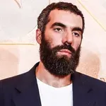 Ρομέν Γαβράς: Η σοκαριστική απάντηση στην ερώτηση αν θα έμενε μόνιμα στην Ελλάδα – «Αν ποτέ αρχίσω το όπιο»