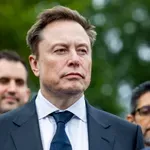 Μασκ: Βάζει το «υπερνοημοσύνη» στο όνομα της SpaceX