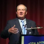 Κεραυνοί Καραμανλή κατά της Δύσης – Προειδοποίηση στην κυβέρνηση για το καλώδιο και την Τουρκία – Αιχμές για όσους χαρακτηρίζουν τις επισημάνσεις του «κουραστική γκρίνια»