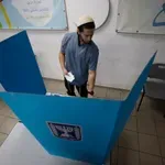 Εκλογές στο Ισραήλ: Πώς ο Νετανιάχου μπορεί να χάσει, αλλά να παραμείνει πρωθυπουργός – Η παγίδα των 61 εδρών για τον Άιζενκοτ