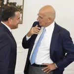 Άλλο Κάρπαθος–Αθήνα κι άλλο Βενετία–Αθήνα – Η κομματική παρέα έχει αξία αλλά η άμυνα της χώρας δεν γίνεται με ωράριο… γενεθλίων
