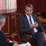 «Διάλογοι για την Αθήνα»: Ο πρωθυπουργός συζητά με τον συγγραφέα Ντάνιελ Μέντελσον (Βίντεο)