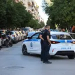 Καλλιθέα: «Μας είπαν ότι υπάρχουν βόμβες» – Απομακρύνθηκαν τα εκρηκτικά (Βίντεο)
