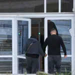Δίκη Τεμπών: Κατέρρευσε επιζήσασα του τρίτου βαγονιού την ώρα που κατέθετε (Βίντεο)