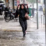 «Άνοιξαν οι ουρανοί» στην Αττική: Ποιες περιοχές θα επηρεαστούν τις επόμενες ώρες (Βίντεο)