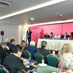 Συνεδρίαση της Κεντρικής Επιτροπής – Δούρου: «O ΣΥΡΙΖΑ είναι εδώ» – Πολάκης: «Θεωρώ ότι δεν περπατάει το πράγμα»