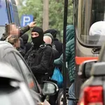 «Χωριάτικο»: Προφυλακίστηκαν τρεις από τους επτά κατηγορουμένους – Απολογείται ο ιδιοκτήτης της αλυσίδας (Βίντεο)