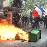 Πρωτοφανές κύμα μαθητικών κινητοποιήσεων σαρώνει τη Γαλλία – Χιλιάδες συλλήψεις, σκληρή αστυνομική καταστολή και σχολεία στα οδοφράγματα
