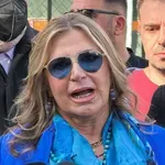 Ξέσπασε η σύζυγος του Βαλυράκη μετά την αθώωση των δύο ψαράδων – «Το παρακράτος αντέχει, αλλά θα παλέψω μέχρι τέλους»