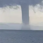 Εντυπωσιακός υδροστρόβιλος ανοιχτά της Κω: Βίντεο από το θέαμα ανάμεσα στο νησί και την Αλικαρνασσό