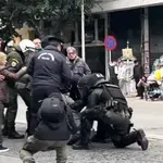 ΚΚΕ: «Να αφεθούν ελεύθεροι οι δύο προσαχθέντες μετά την άγρια επίθεση των ΜΑΤ στη Θεσσαλονίκη»