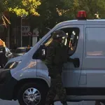 Άγιος Παντελεήμονας: Απομακρύνθηκε η χειροβομβίδα από καφετέρια στην Αχαρνών – Τι εξετάζουν οι Αρχές – Βίντεο από την επιχείρηση του Στρατού