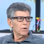 Γιάννης Μπέζος: «Σέβομαι την κριτική του άλλου αν τον εκτιμώ – Υπάρχουν και κάποιοι που δεν μου λένε τίποτα»