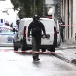 Συναγερμός στο κέντρο της Αθήνας για ύποπτο αντικείμενο – Έκλεισαν δρόμοι κοντά στην Ομόνοια