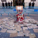 Ισπανία: «Ευχαριστούμε για όλα» – Οι πολίτες αποχαιρετούν τη γιαγιά Μαρικάρμεν Αμπασκάλ «μιας ολόκληρης χώρας» (Βίντεο)