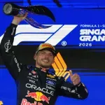Formula 1: Κυρίαρχος ο Φερστάπεν στη Σιγκαπούρη – Δεύτερη σερί νίκη και ο Αντονέλι μια ανάσα από τον παγκόσμιο τίτλο