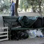 Έρευνα για τους αστέγους στην Αθήνα: Το 72,2% έχασε το σπίτι του για οικονομικούς λόγους