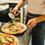 Μέριμνα για τους 2.500 εργαζόμενους της Pizza Fan ζητεί η ΠΟΕΕΤ