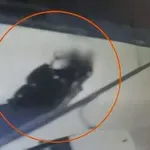 Επίθεση στην Ελευσίνα: Μπλούζες ακροδεξιών οργανώσεων στα σπίτια των δραστών (Βίντεο)