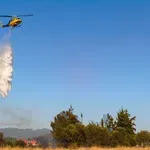 Φωτιά στον Δρυμώνα Αιτωλοακαρνανίας – Ρίψεις νερού από δύο αεροπλάνα