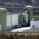 Έφοδος της ΕΛ.ΑΣ. στις φυλακές Μαλανδρίνου: 4 συλλήψεις και κατάσχεση μαχαιριών, ναρκωτικών και κινητών (Φωτό)