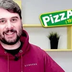 Όταν η σάτιρα βγήκε από το μενού… της Pizza Fan – Το χρονικό της επεισοδιακής απόλυσης του κωμικού Πάρι Ρούπου