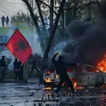 Αλβανία: Σοβαρά επεισόδια στα Τίρανα – Μολότοφ, πετροπόλεμος και δακρυγόνα έξω από το γραφείο του Ράμα