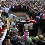 Ιορδανία: «Άσεμ, αγάπη μου, απάντησέ μου» – Συγκλονίζει η μαρτυρία γυναίκας που είδε τον ξάδελφό της να πεθαίνει στην επίθεση σε εκκλησία