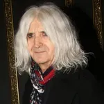 «Μην με ενοχλείτε» – Τι είπε ο Νίκος Καρβέλας στους ελεγκτές της ΑΑΔΕ έξω από το σπίτι του (Βίντεο)