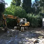 Επιχείρηση κατεδάφισης αυθαιρέτων στο Ρέμα Πικροδάφνης – Ιστορική εξέλιξη μετά από 50 χρόνια (Εικόνες)