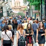 Μίνι «άνοιξη» στην Αθήνα με 25,3 βαθμούς – Πλημμύρισε από κόσμο η Ερμού(Βίντεο) – Έρχονται βροχές και καταιγίδες από την Κυριακή