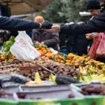 Λαϊκές αγορές: Οι αλλαγές για τις θέσεις των πωλητών στην εγκύκλιο του υπουργείου Ανάπτυξης