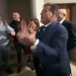 Άδωνις Γεωργιάδης: Χοροπηδά και τραγουδά «Και Α και Ου και ΔΑΠ-ΝΔΦΚ» στα Ιωάννινα – Το βίντεο με την ΟΝΝΕΔ